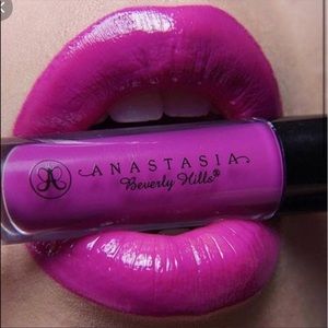Anastasia Beverly Hills - grape jelly Lip Gloss 🍇